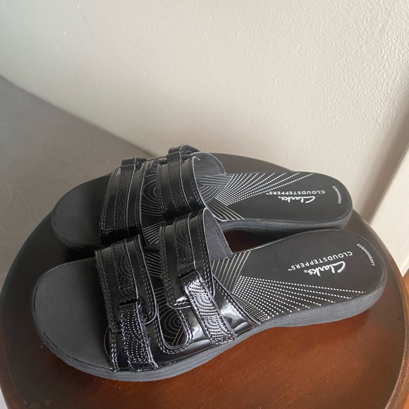 Clarks Cloudsteppers Sandals 🩴 - Picture 3 of 11